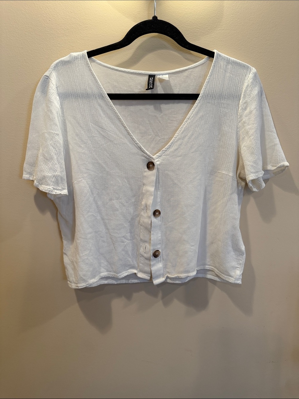 H&M White V‑Neck Short Sleeve Button Front Top